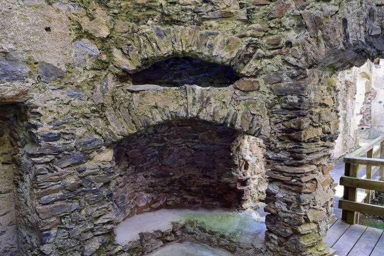Kronsegg Castle Ruins: A Medieval Fortress in Austria