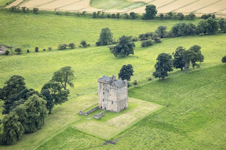 Clackmannan Tower: A Scottish Tower House and Bruce Family Estate