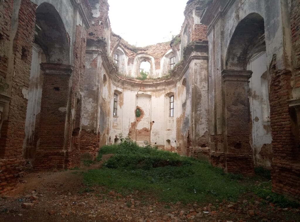 Biely Kovieĺ Castle