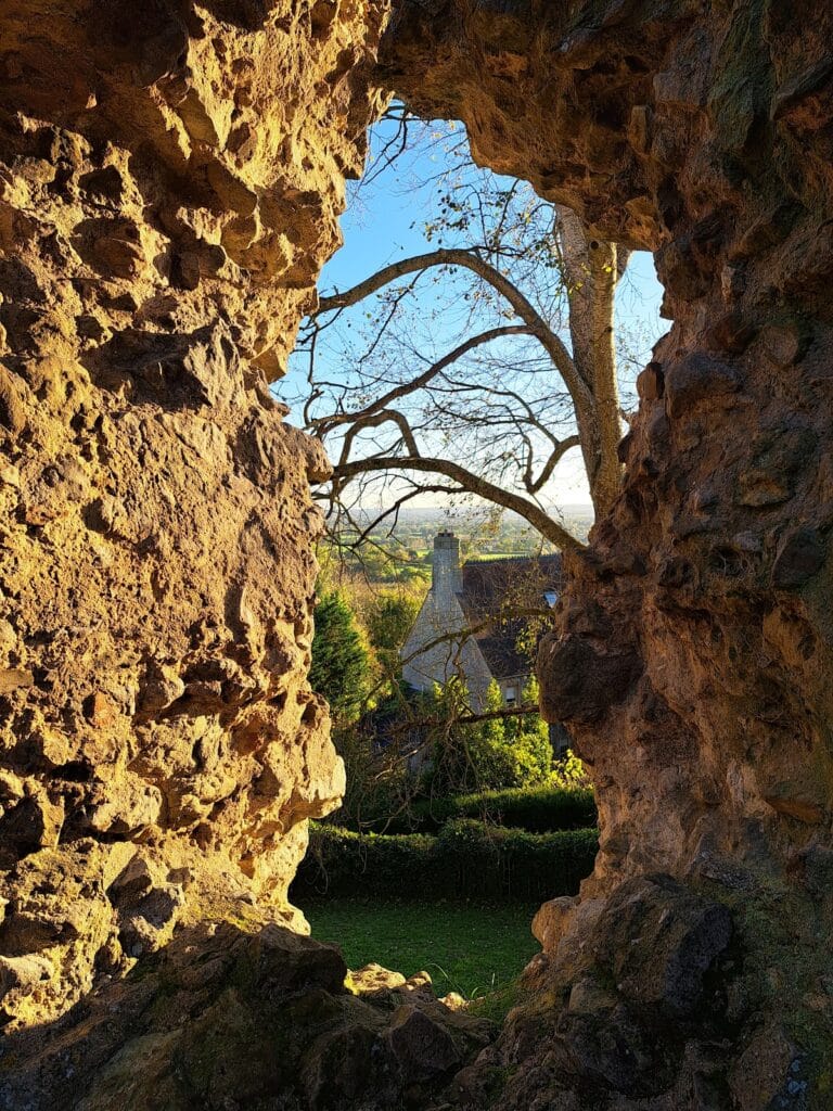 Sutton Valence Castle: A Medieval Fortification in Kent 3 Sutton Valence Castle