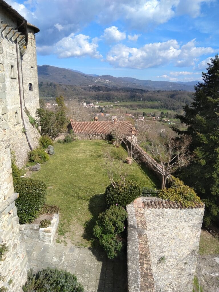 Castle of Monti: A Medieval Fortress in Lunigiana 3 Castle of Monti