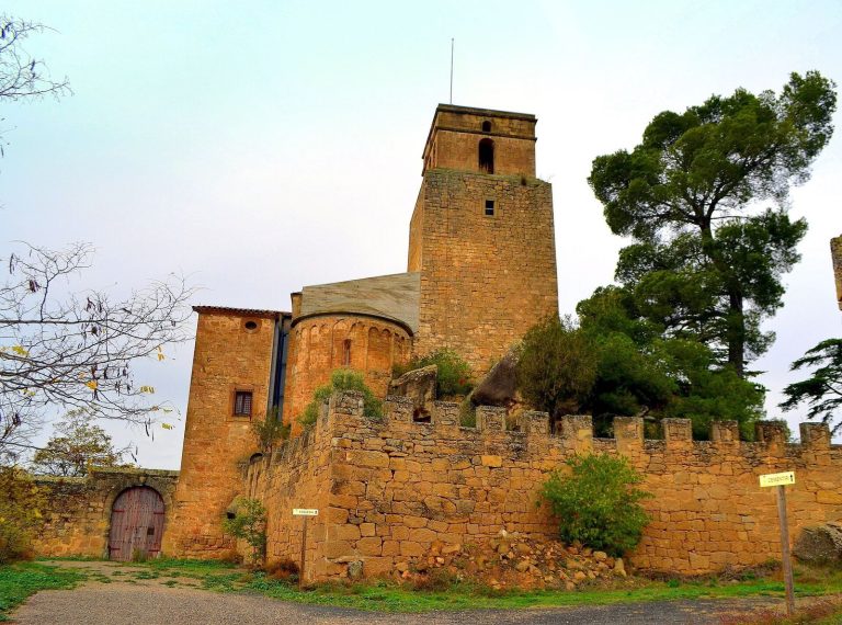 Castell de Ribelles: A Historic Castle and Church Complex in Spain