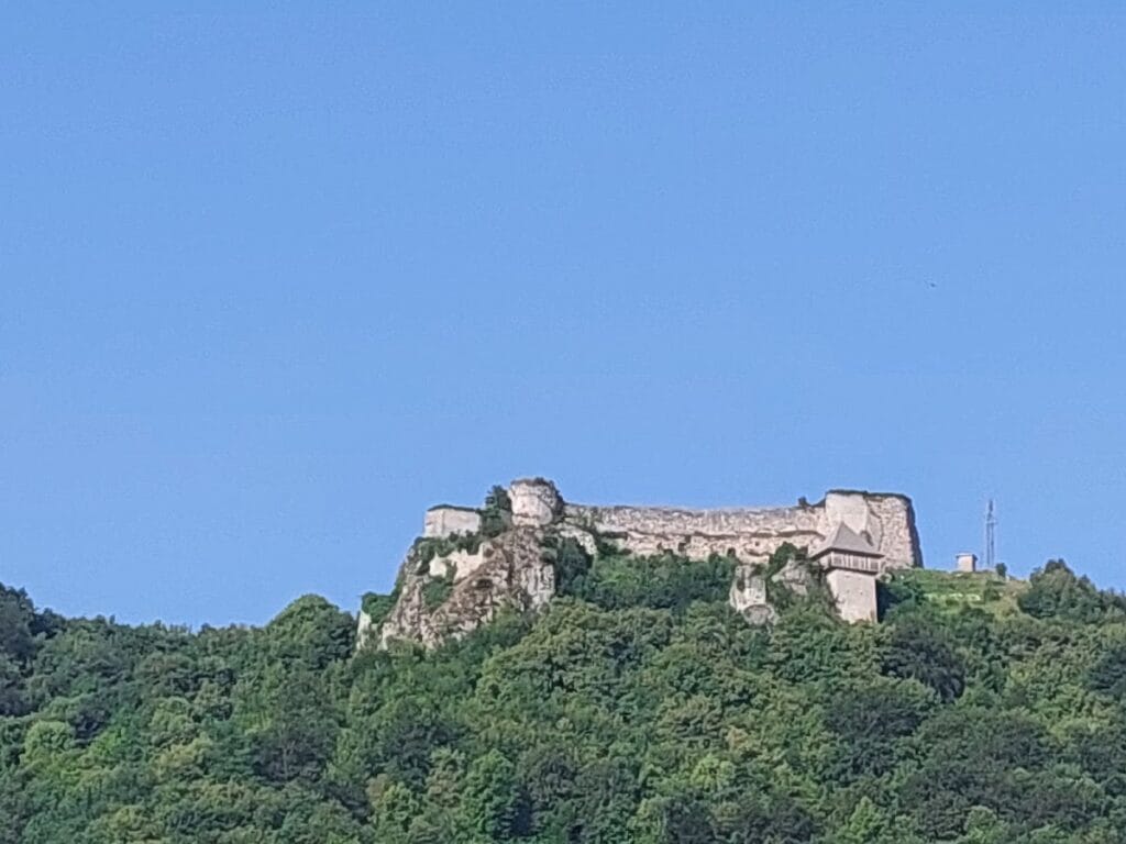 Ostrovica Fortress: A Medieval and Ottoman Stronghold in Bosnia and Herzegovina 1 Ostrovica Fortress