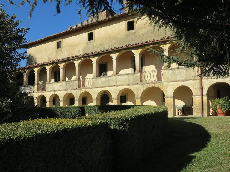 Montozzi Castle: From Medieval Ghibelline Stronghold to Tuscan Villa