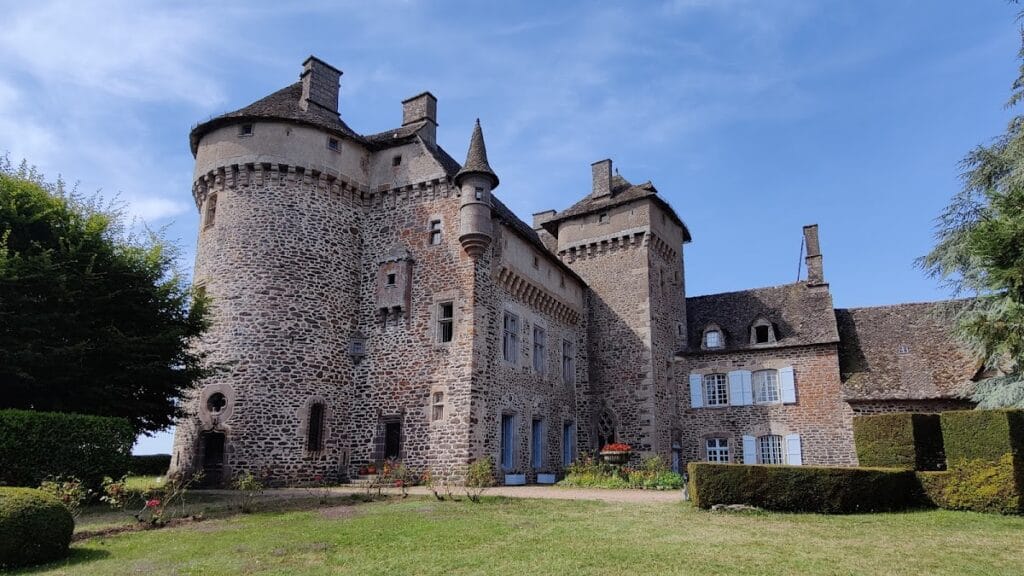 Château de la Vigne: A Medieval Fortified Residence in France 2 Château de la Vigne