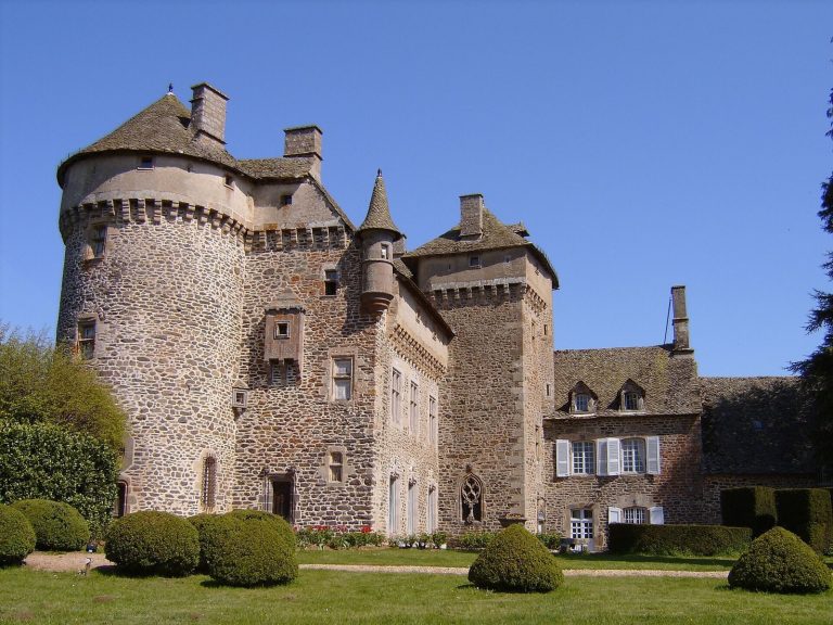 Château de la Vigne: A Medieval Fortified Residence in France