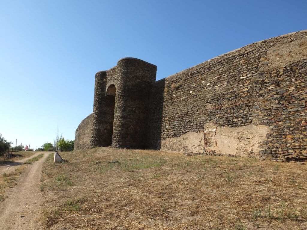Veiros Castle (Castelo de Veiros): A Medieval Fortress in Portugal 2 Castelo de Veiros