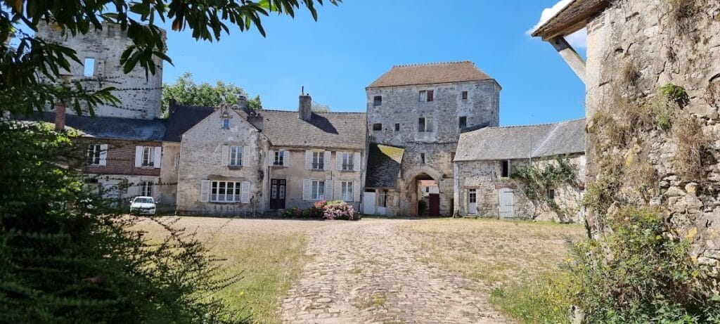 Montépilloy Castle: A Ruined Gothic Feudal Fortress in France 2 Château de Montépilloy