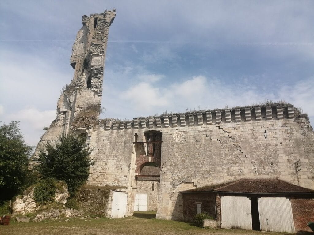 Montépilloy Castle: A Ruined Gothic Feudal Fortress in France 4 Château de Montépilloy