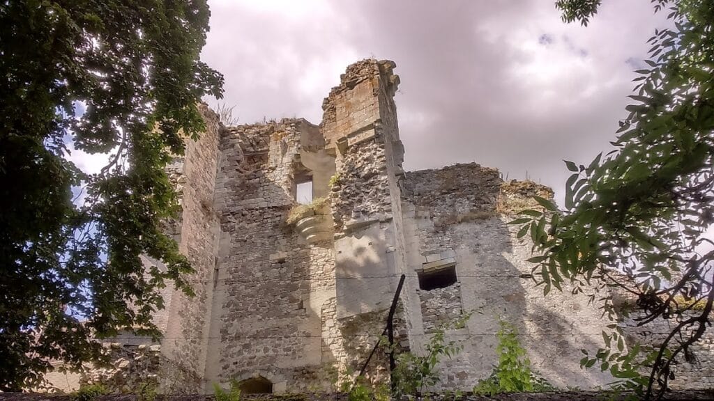 Montépilloy Castle: A Ruined Gothic Feudal Fortress in France 5 Château de Montépilloy