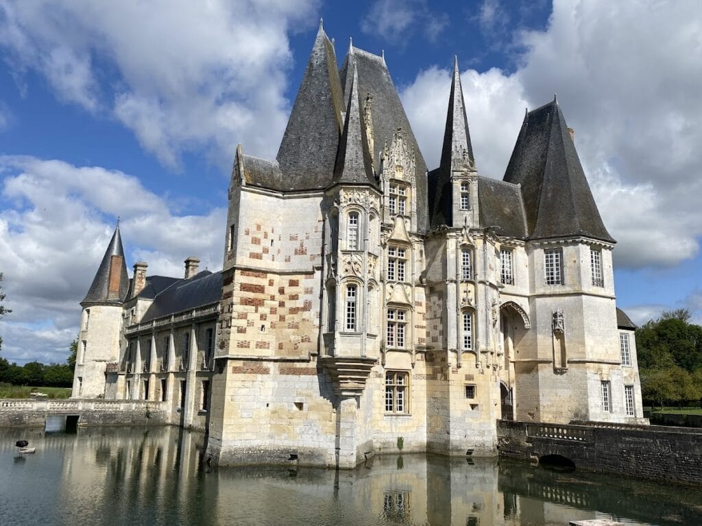 Château d’Ô: A Water Castle in France 1 Château d'O