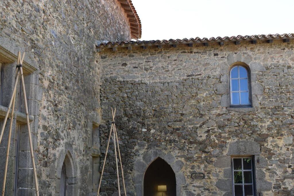 Château d'Ardelay: A Medieval Fortified Castle in Les Herbiers, France 3 Château d'Ardelay
