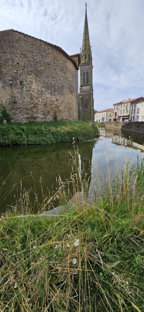 Château d'Ardelay: A Medieval Fortified Castle in Les Herbiers, France 5 Château d'Ardelay