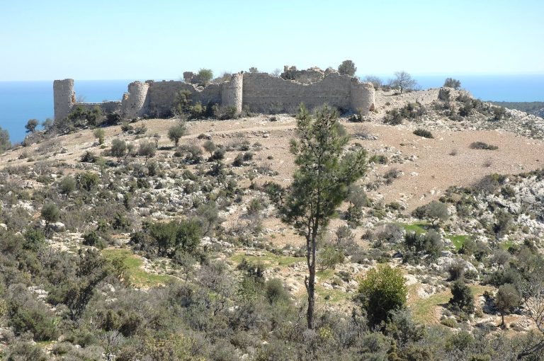 Tokmar Castle: A Cilician Armenian Hilltop Fortress in Türkiye