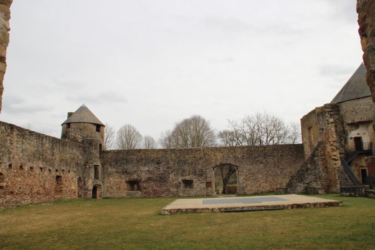Pettingen Castle: A Historic Medieval Fortress in Luxembourg