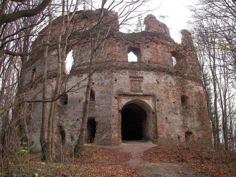 Herburt Castle in Dobromyl: A Renaissance Fortress in Ukraine