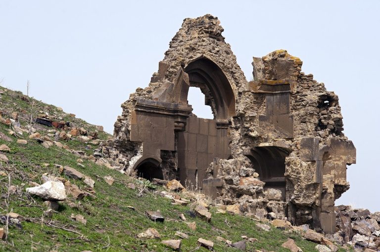 Citadel of Ani: A Medieval Fortress and Palace Complex in Türkiye
