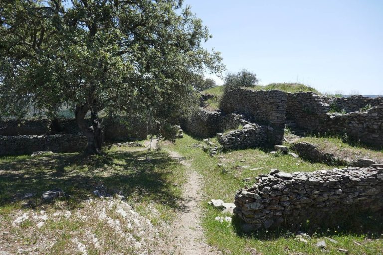 Castro da Cola: A Fortified Archaeological Settlement in Portugal