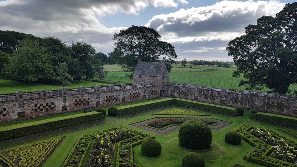 Edzell Castle: A Historic Scottish Noble Residence and Renaissance Garden 8 Edzell Castle