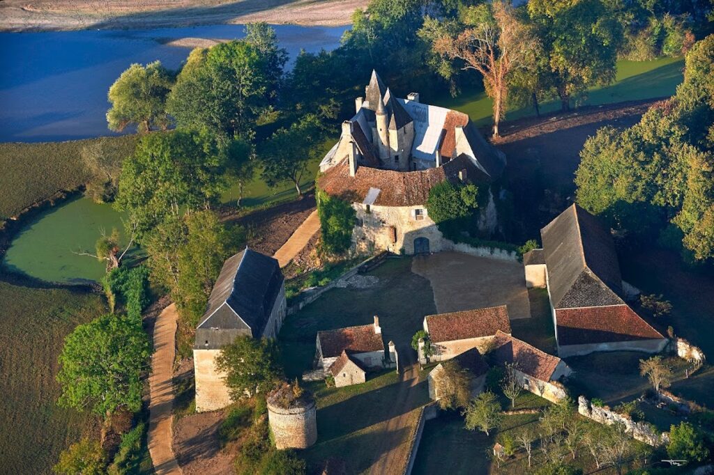Château de Meauce: A Medieval Fortress in Saincaize-Meauce, France 6 Château de Meauce