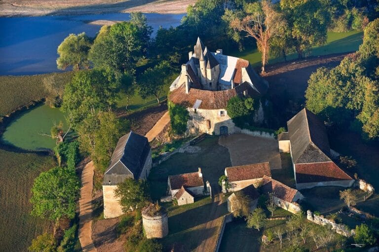 Château de Meauce: A Medieval Fortress in Saincaize-Meauce, France