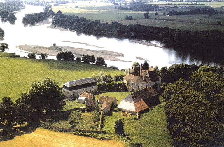 Château de Meauce: A Medieval Castle on the Allier