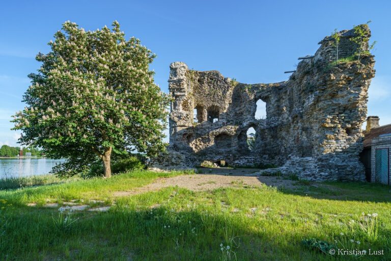 Vasknarva Castle: A Medieval Fortress in Estonia