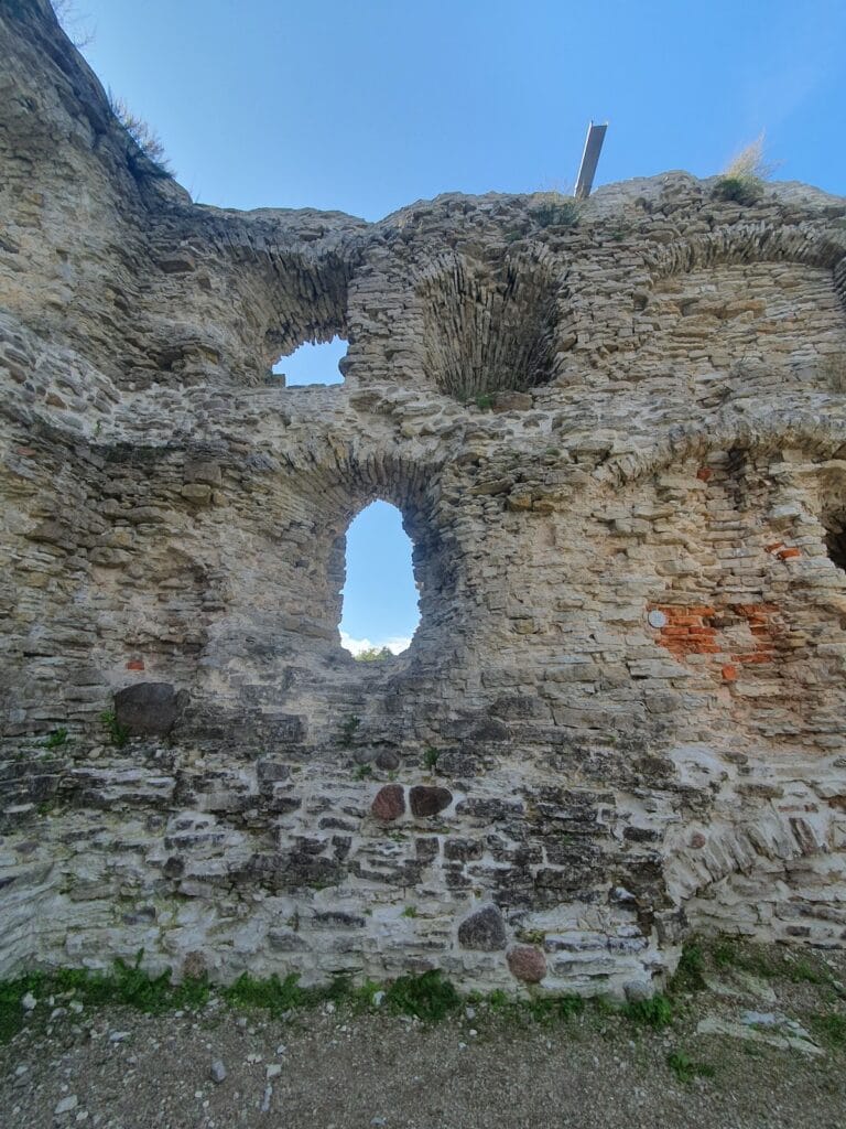 Vasknarva Castle: A Medieval Border Fortress in Estonia 4 Vasknarva Castle