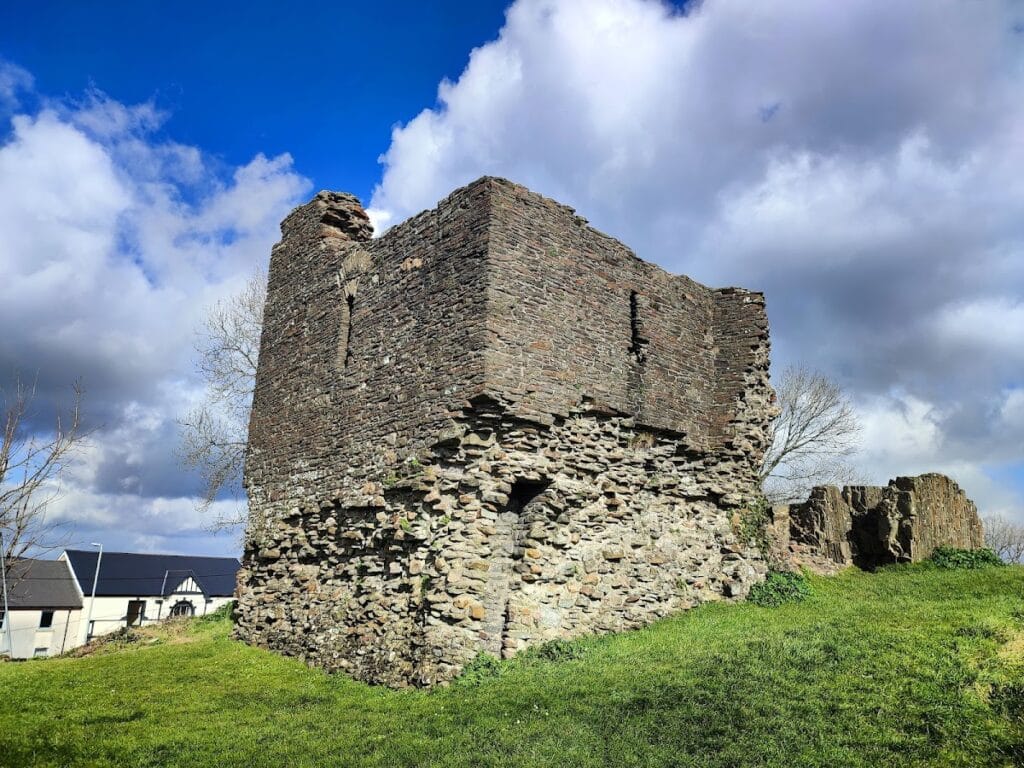 Loughor Castle: An Anglo-Norman Fortress in South Wales 1 Loughor Castle