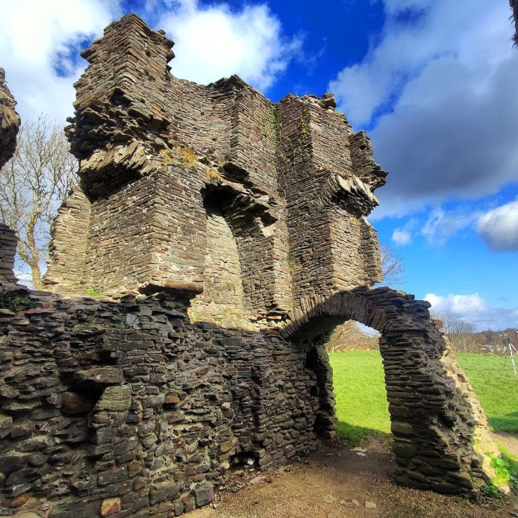 Loughor Castle: An Anglo-Norman Fortress in South Wales 3 Loughor Castle