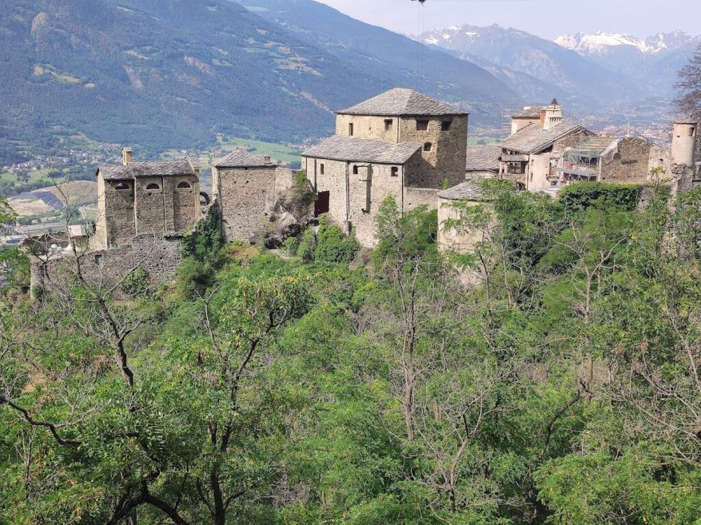Quart Castle: A Medieval Fortress in Italy 1 Quart Castle