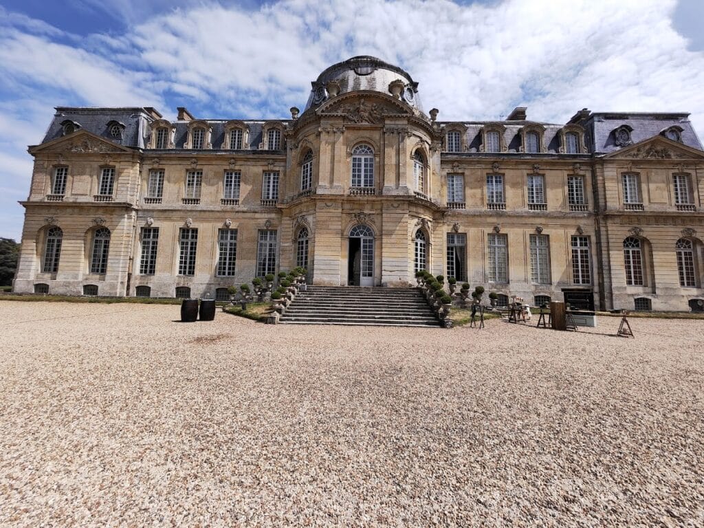 Champlâtreux: An Eighteenth-Century Château in France 1 Champlâtreux