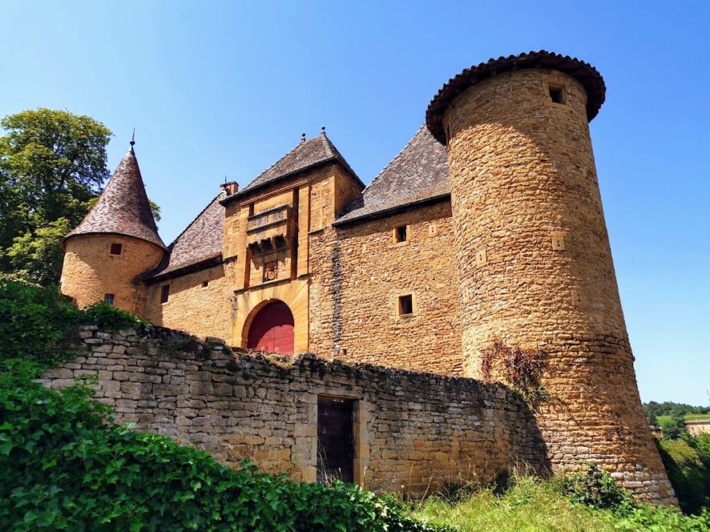 Château de Jarnioux: A Fortified Castle in France 2 Château de Jarnioux