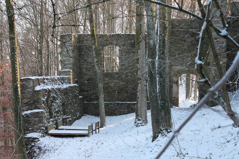 Burgruine Stauf: A Medieval Hilltop Castle in Austria