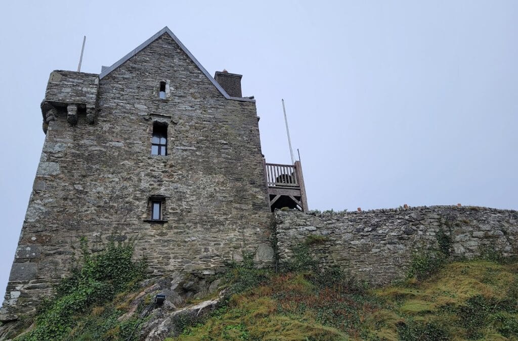 Dunasead Castle: A Fortified House in Baltimore, Ireland 1 Dunasead Castle