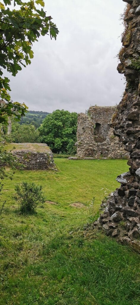 Narberth Castle: An Anglo-Norman Stronghold in Wales 2 Narberth Castle