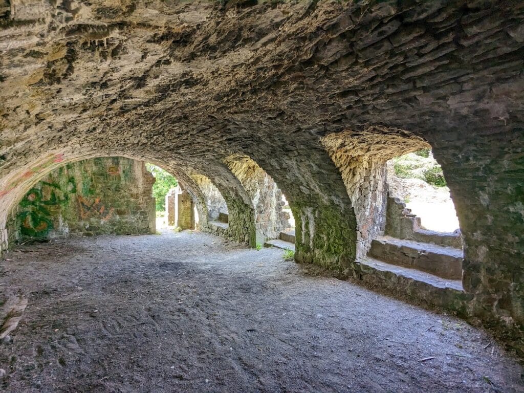 Narberth Castle: An Anglo-Norman Stronghold in Wales 3 Narberth Castle