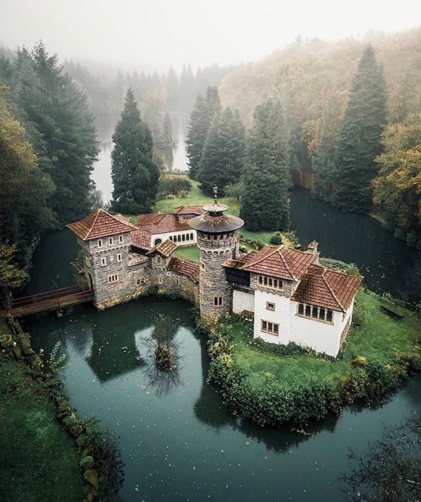 Turelbaach Castle: A Water Castle Complex in Luxembourg 3 Замок Турельбах