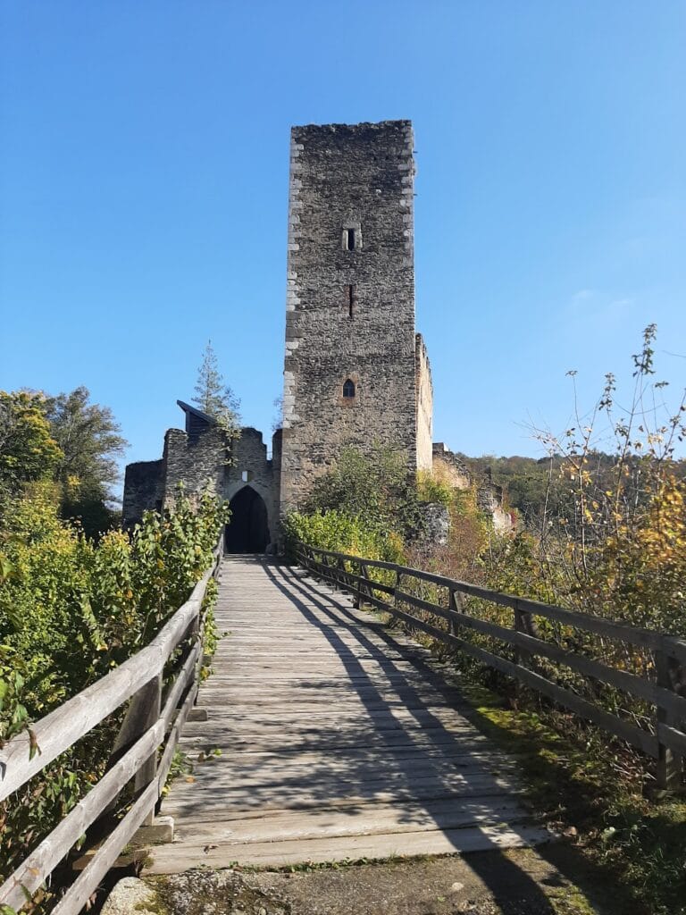 Kaja Castle: A Medieval Fortress in Austria