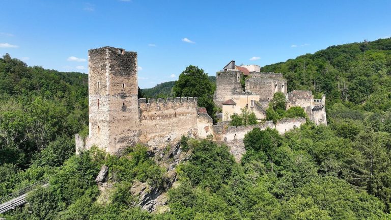 Kaja Castle Ruins: A Medieval Hilltop Fortress in Austria