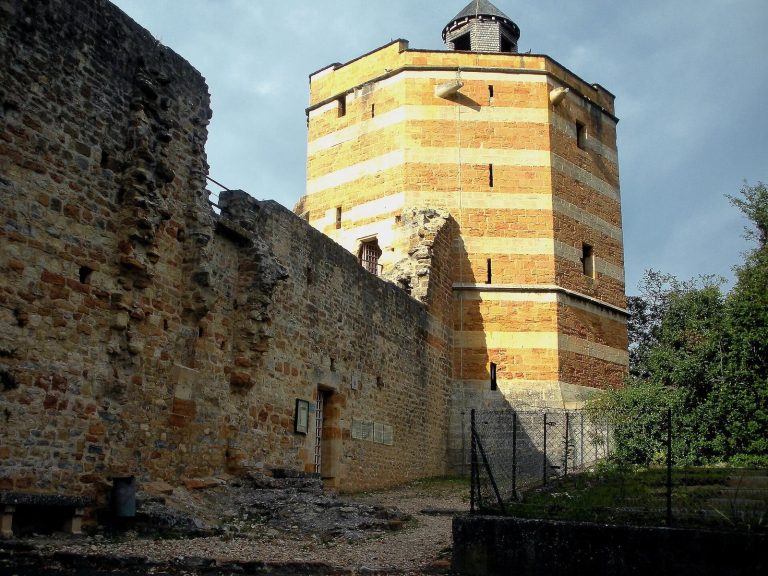 Château de Trévoux: A Medieval Fortress and Seigneurial Residence in France