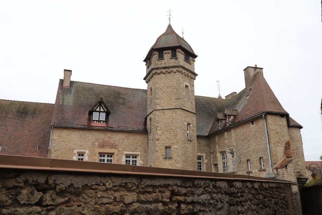 Château d'Arnay-le-Duc: A Historic Residence, Factory, and Educational Centre 4 Château d'Arnay-le-Duc