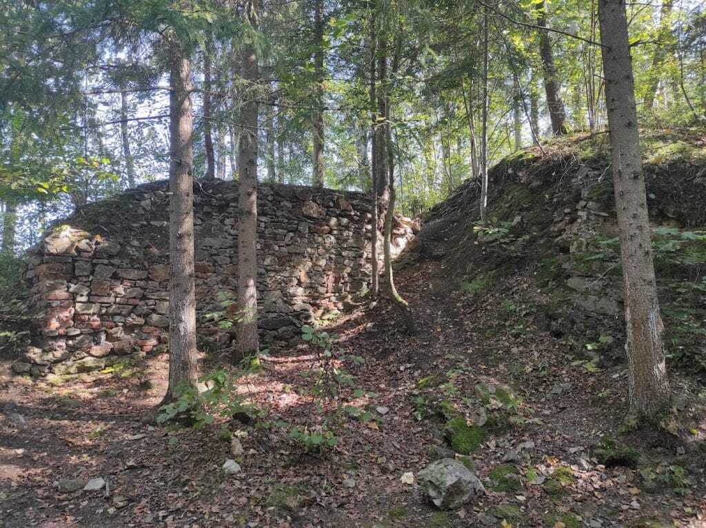 Příběnice: A Gothic Rožmberk Castle in Czechia 2 Příběnice