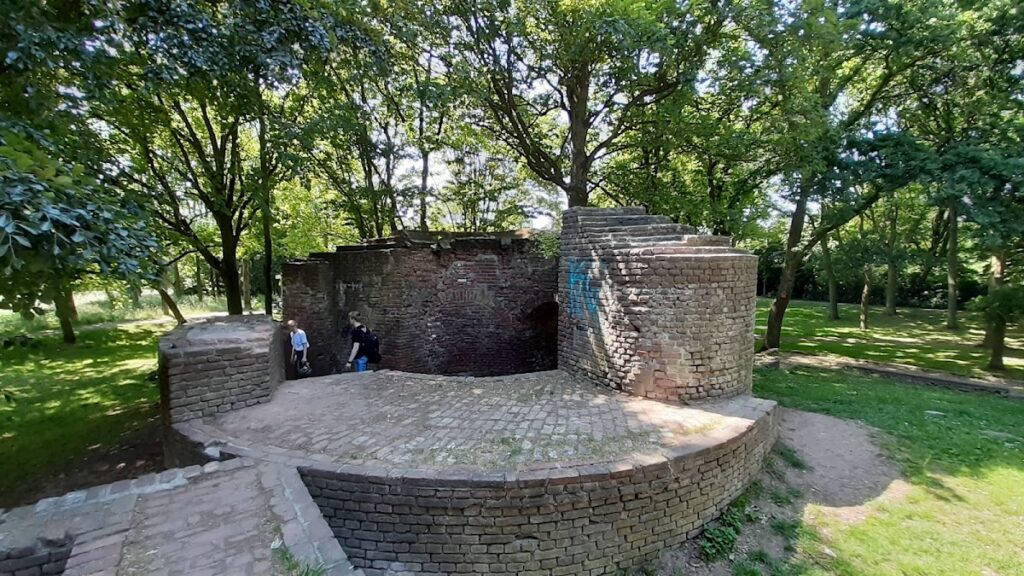 Burg Wachtendonk: A Medieval Castle Ruin in Germany 7 Burg Wachtendonk