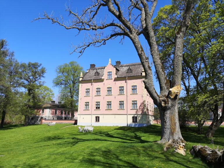 Skånelaholm Castle: A Historic Estate in Sigtuna Municipality, Sweden