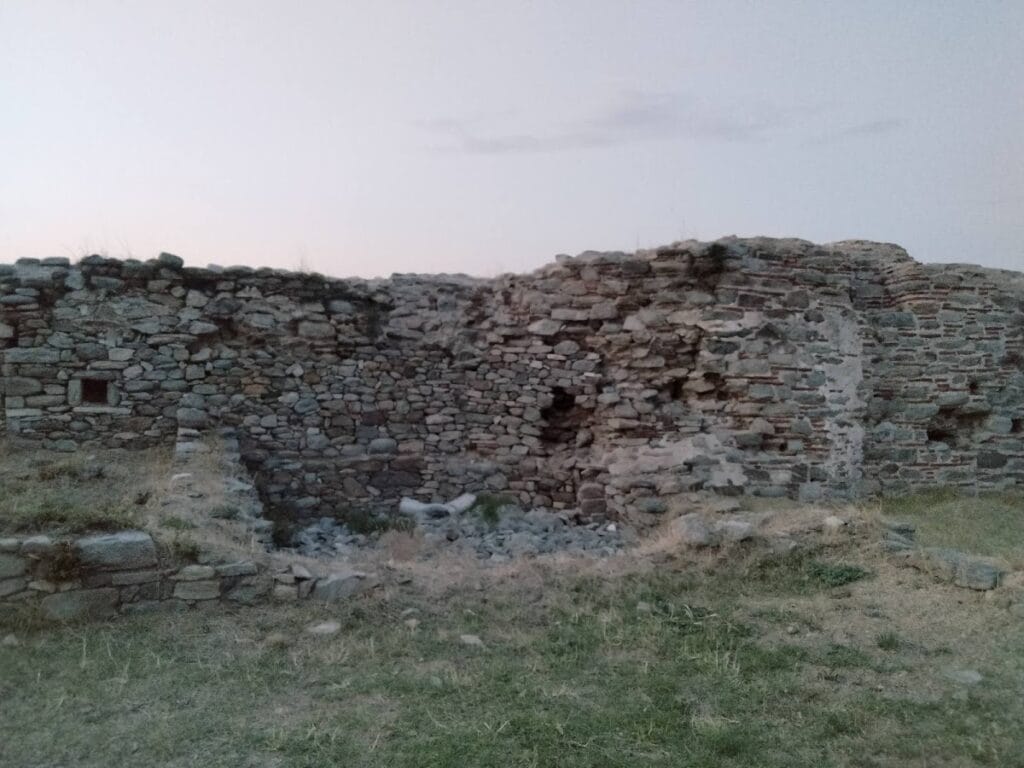 Anaktoropolis: A Byzantine Coastal Fortress in Greece 2 Anaktoropolis