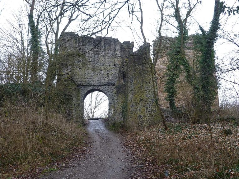 Burg Kalsmunt: An Imperial Castle Above Wetzlar, Germany
