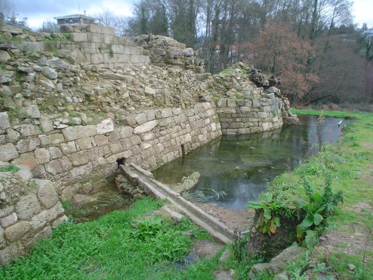 Castle da Rocha Forte: A Medieval Fortress of the Compostela Archbishopric