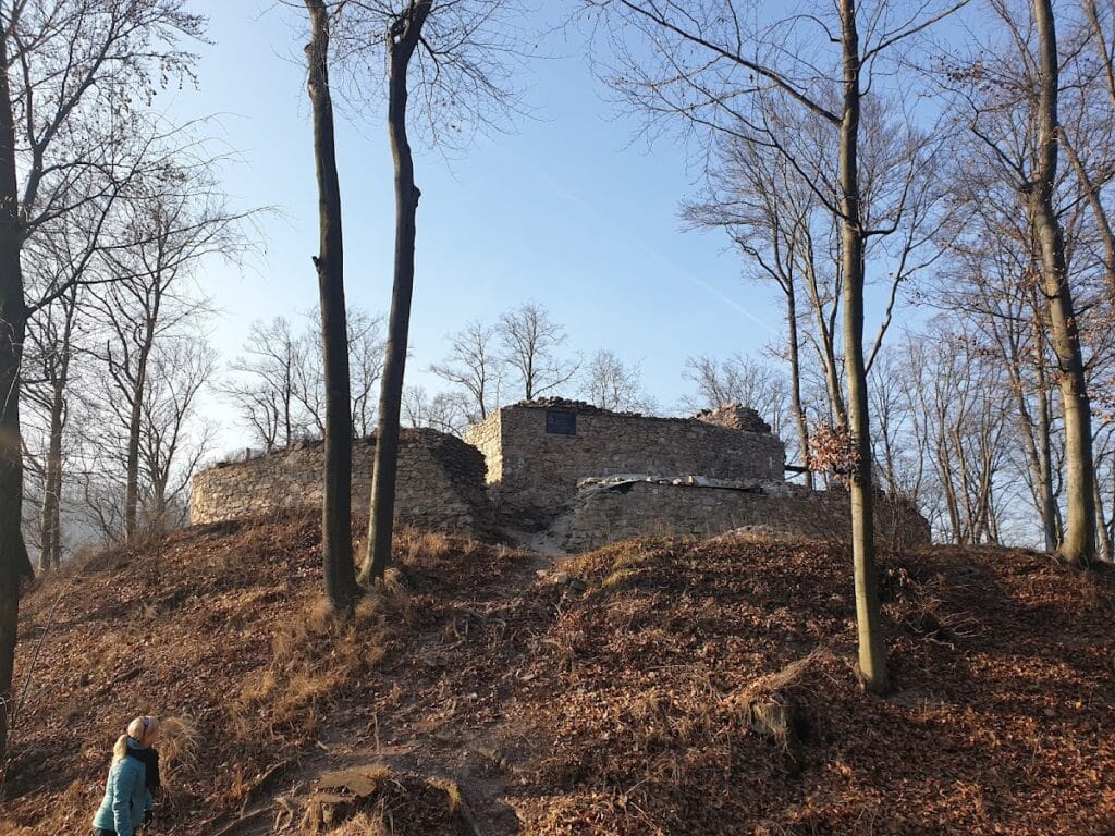 Obišovský hrad: A Medieval Castle in Slovakia 2 Obišovský hrad