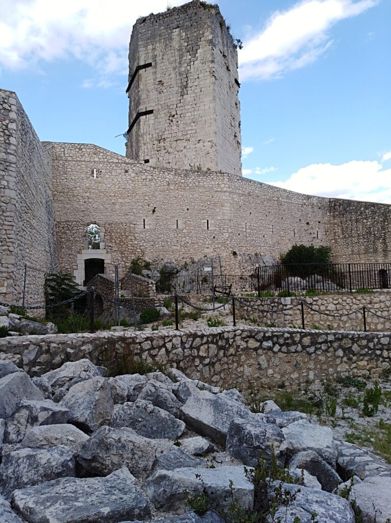 Rocca Janula: A Historic Fortress in Cassino, Italy 8 Rocca Janula